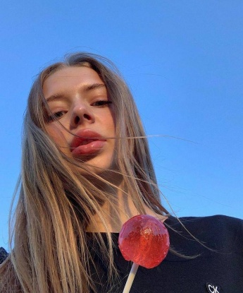 Я живу в Москве, и готова сделать твои ночи незабываемыми. У меня есть все, чтобы удовлетворить тебя: юмор, интеллект и женственность. Я предлагаю широкий спектр услуг, обсудим все подробности лично. Мои фото гарантируют, что ты получишь то, что видишь. У меня есть много положительных отзывов, которые подтверждают мою надежность и профессионализм. 🌟 Позволь мне сделать твои фантазии реальностью и оставить у тебя яркие впечатления! 😍✨ Катюша
